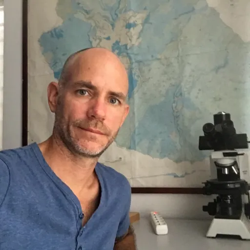 Interview de Vincent Famin de Université de La Réunion - Laboratoire Géosciences Réunion : Les mystères du volcanisme et de la géothermie dans le bassin des Mascareignes