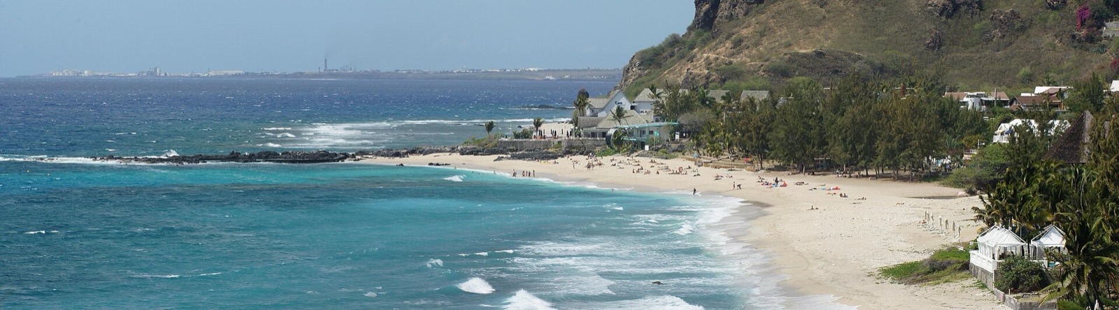 Panorama de la plage de Boucan Canot vue du cap Homard, à Saint-Paul