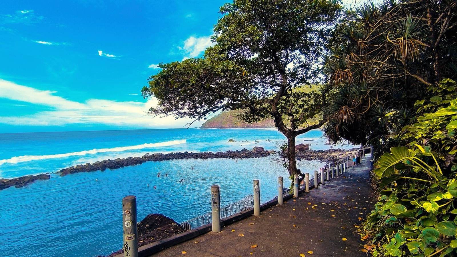 Le bassin d'eau de mer de Manapany-les-Bains, à Saint-Joseph, fermé par un muret